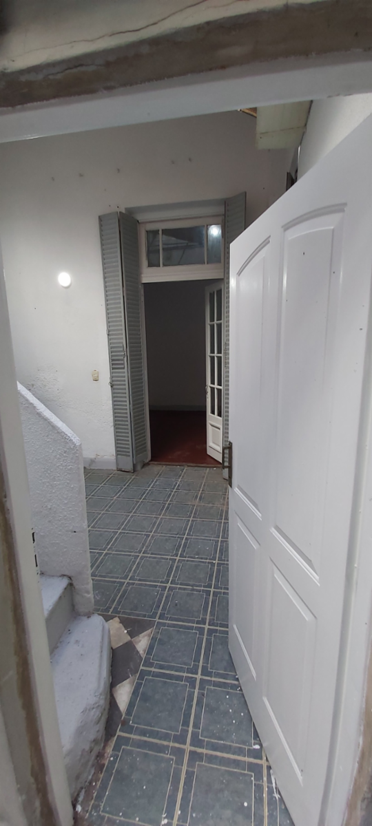 TIPO CASA DE 5 AMBIENTES EN FLORESTA — foto 3