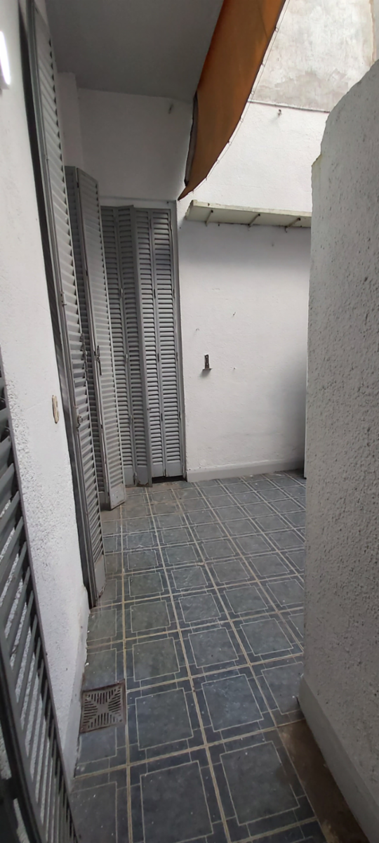 TIPO CASA DE 5 AMBIENTES EN FLORESTA — foto 5