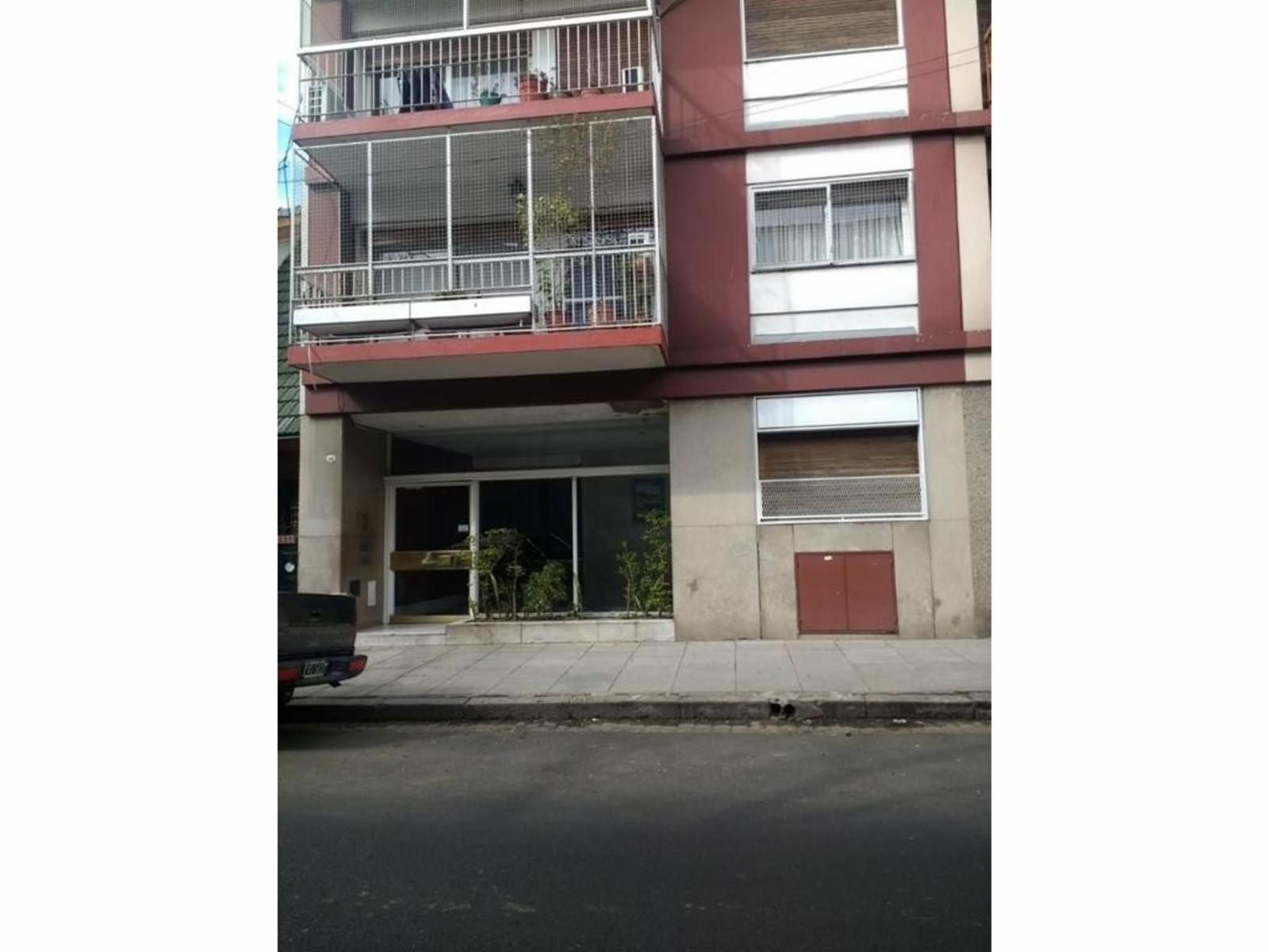 SEMIPISO DE 3 AMBIENTES CON BALCÓN EN FLORESTA