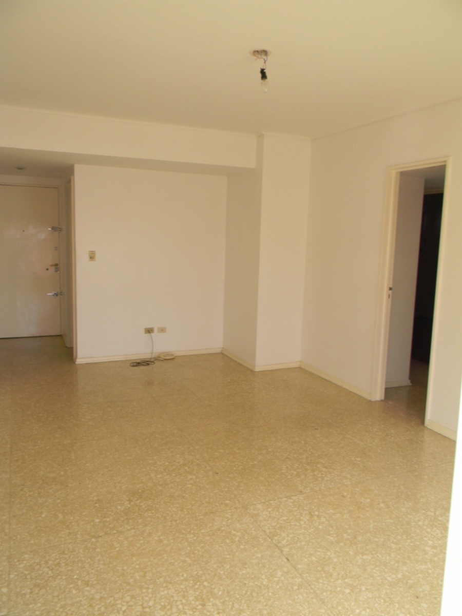 SEMIPISO DE 3 AMBIENTES CON BALCÓN EN FLORESTA — foto 2