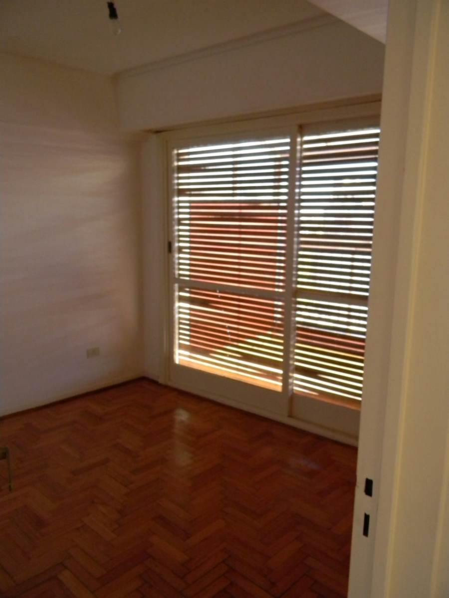 SEMIPISO DE 3 AMBIENTES CON BALCÓN EN FLORESTA — foto 6