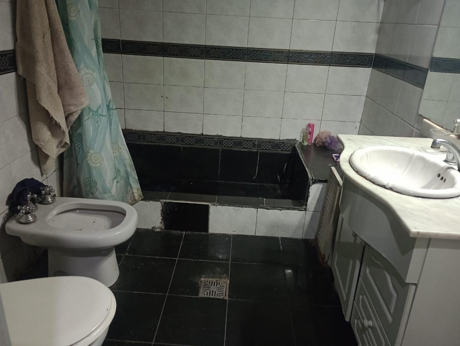 CASA CON LOCAL SOBRE LOTE DE 8.66 X 18.82 — foto 6