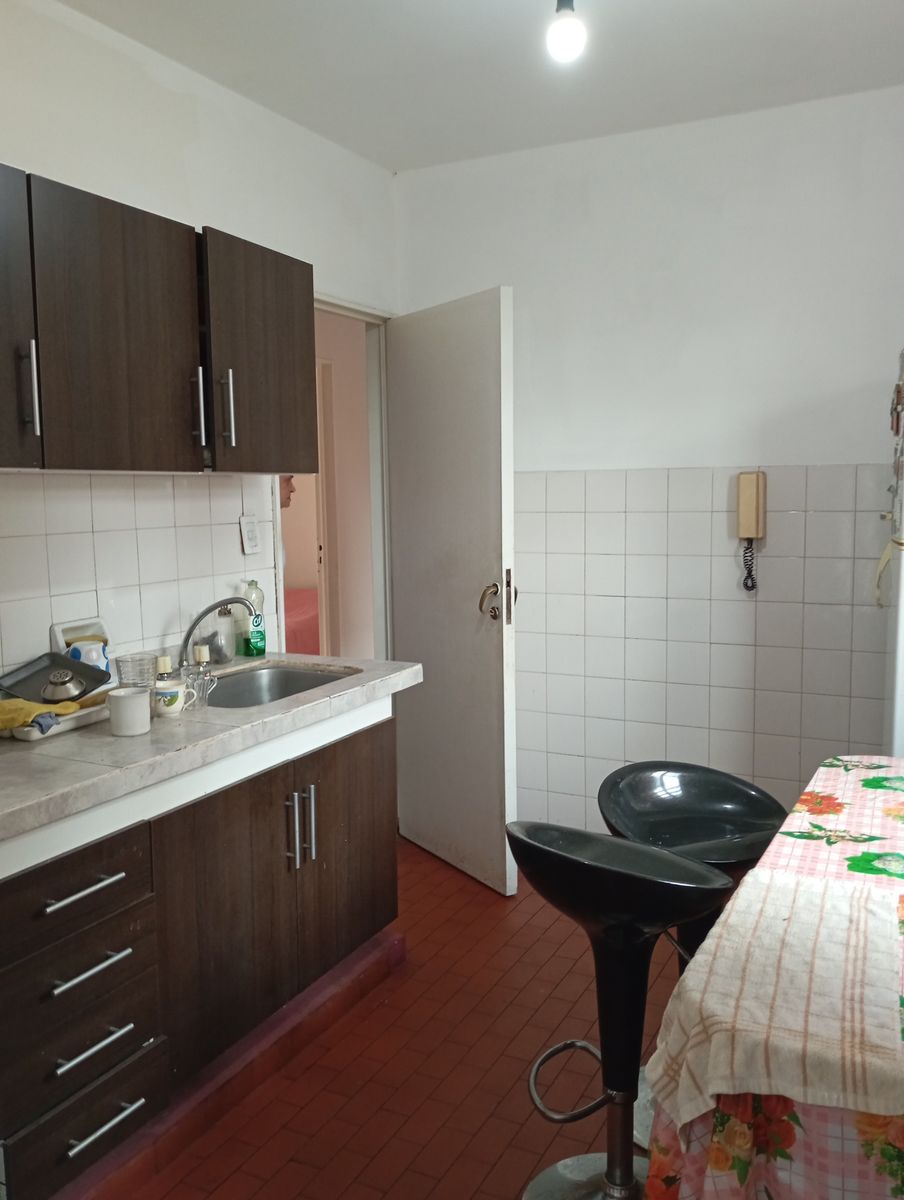 DEPARTAMENTO DE 4 AMBIENTES AMPLIOS CON BALCON — foto 8