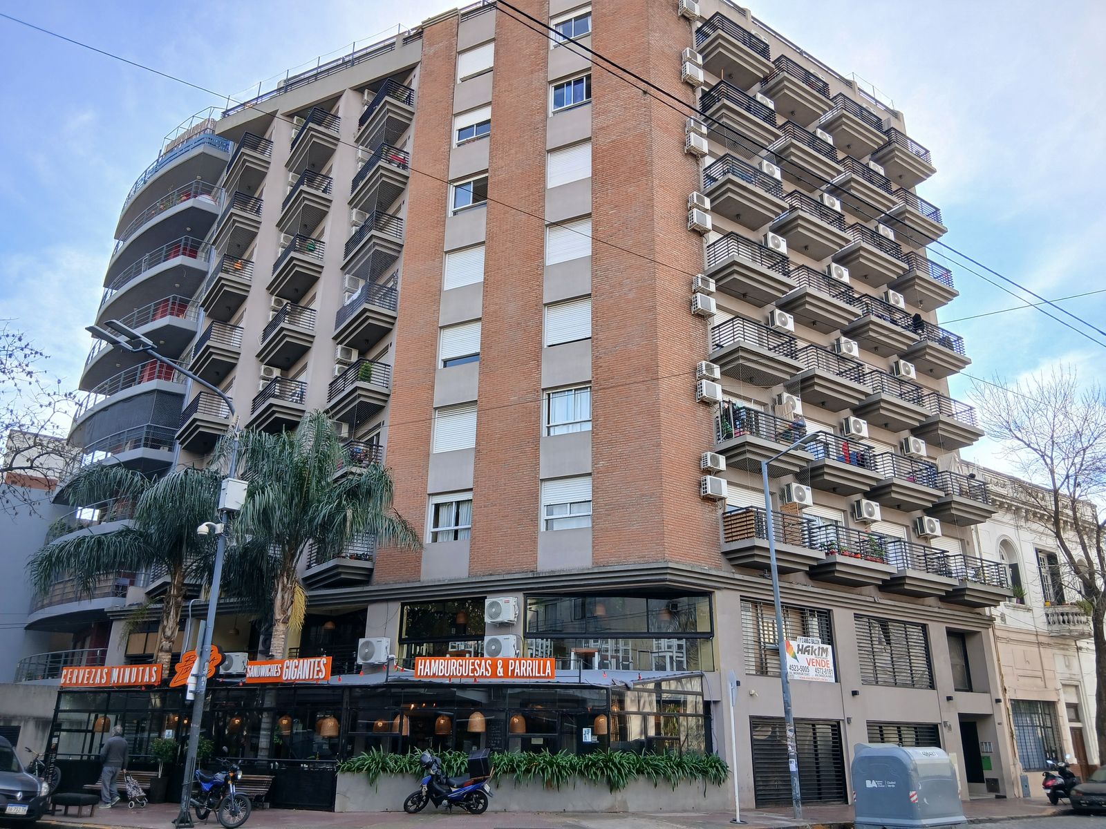 AMPLIO MONOAMBIENTE DIVISIBLE CON BALCON