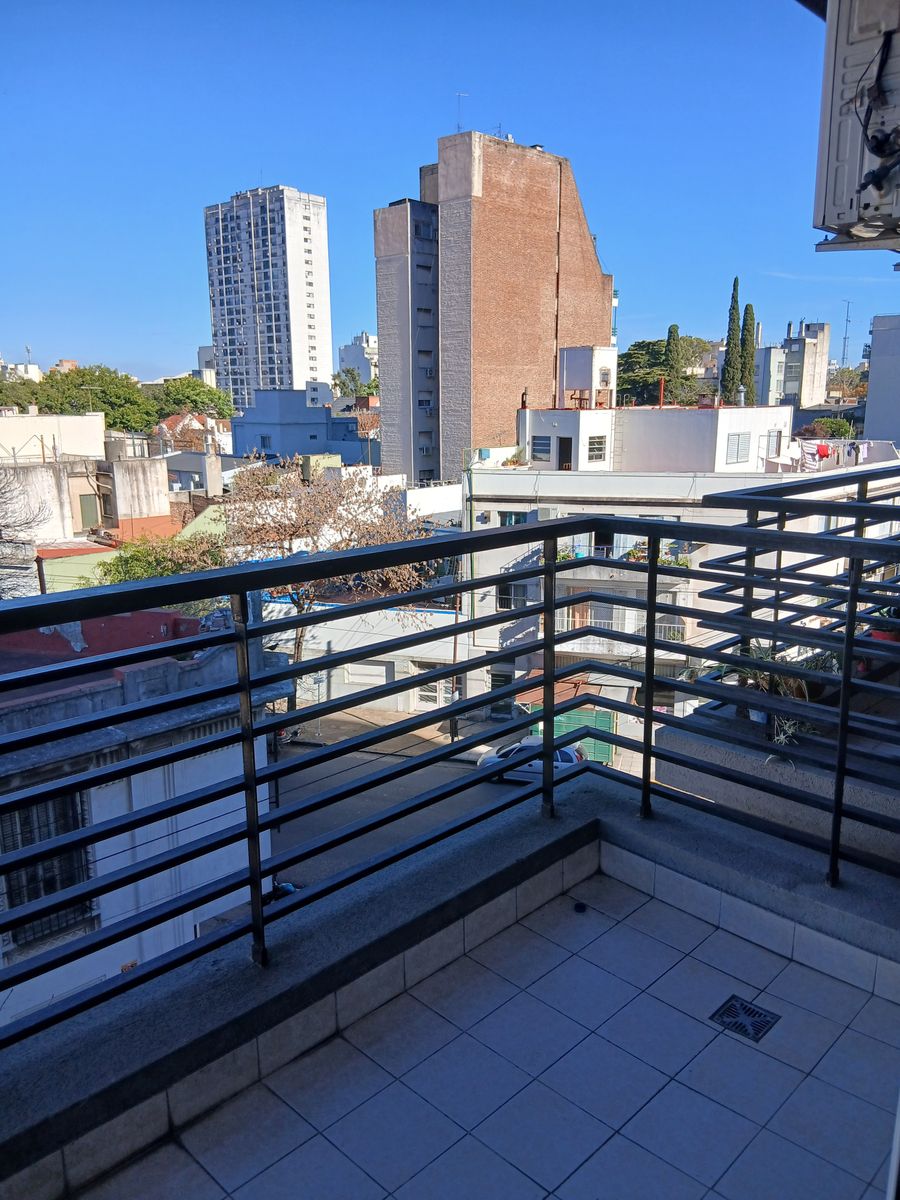 AMPLIO MONOAMBIENTE DIVISIBLE CON BALCON — foto 4