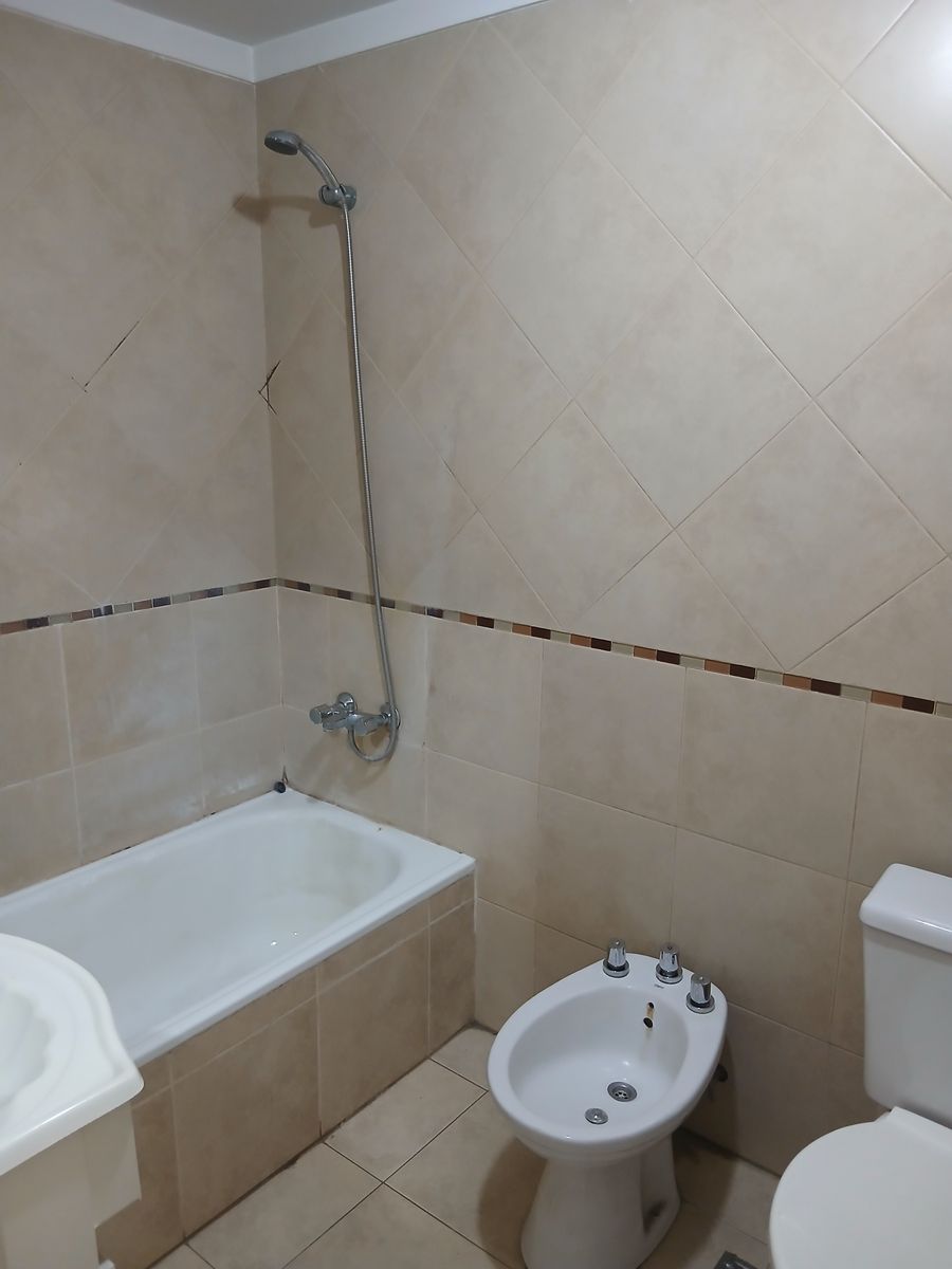 AMPLIO MONOAMBIENTE DIVISIBLE CON BALCON — foto 11