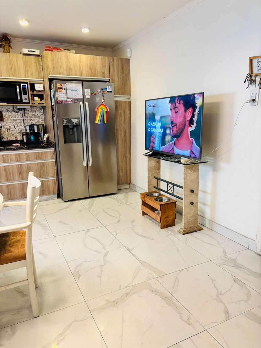 CASA EN LOTE PROPIO CON FONDO LIBRE Y PISCINA. - 7
