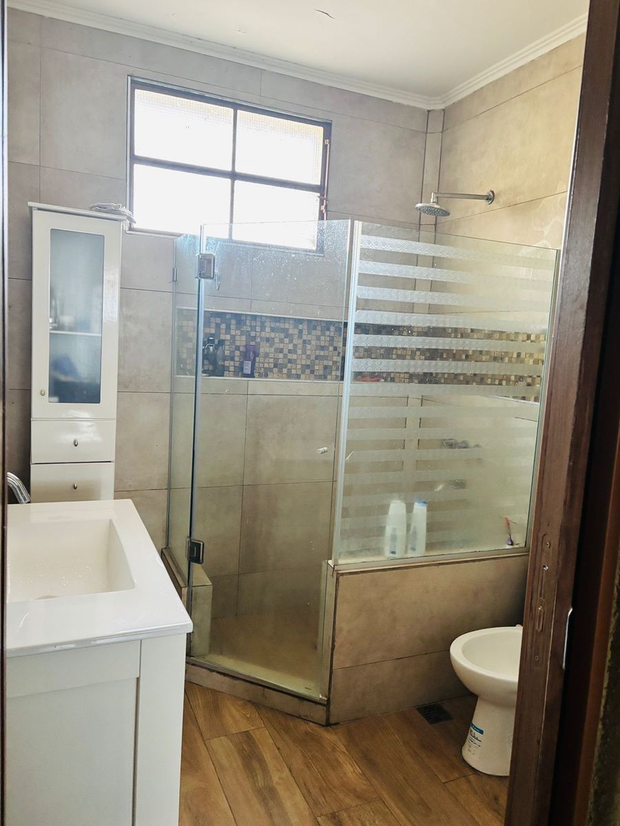 CASA EN LOTE PROPIO CON FONDO LIBRE Y PISCINA. - 10