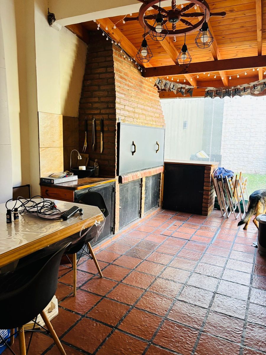 CASA EN LOTE PROPIO CON FONDO LIBRE Y PISCINA. - 13
