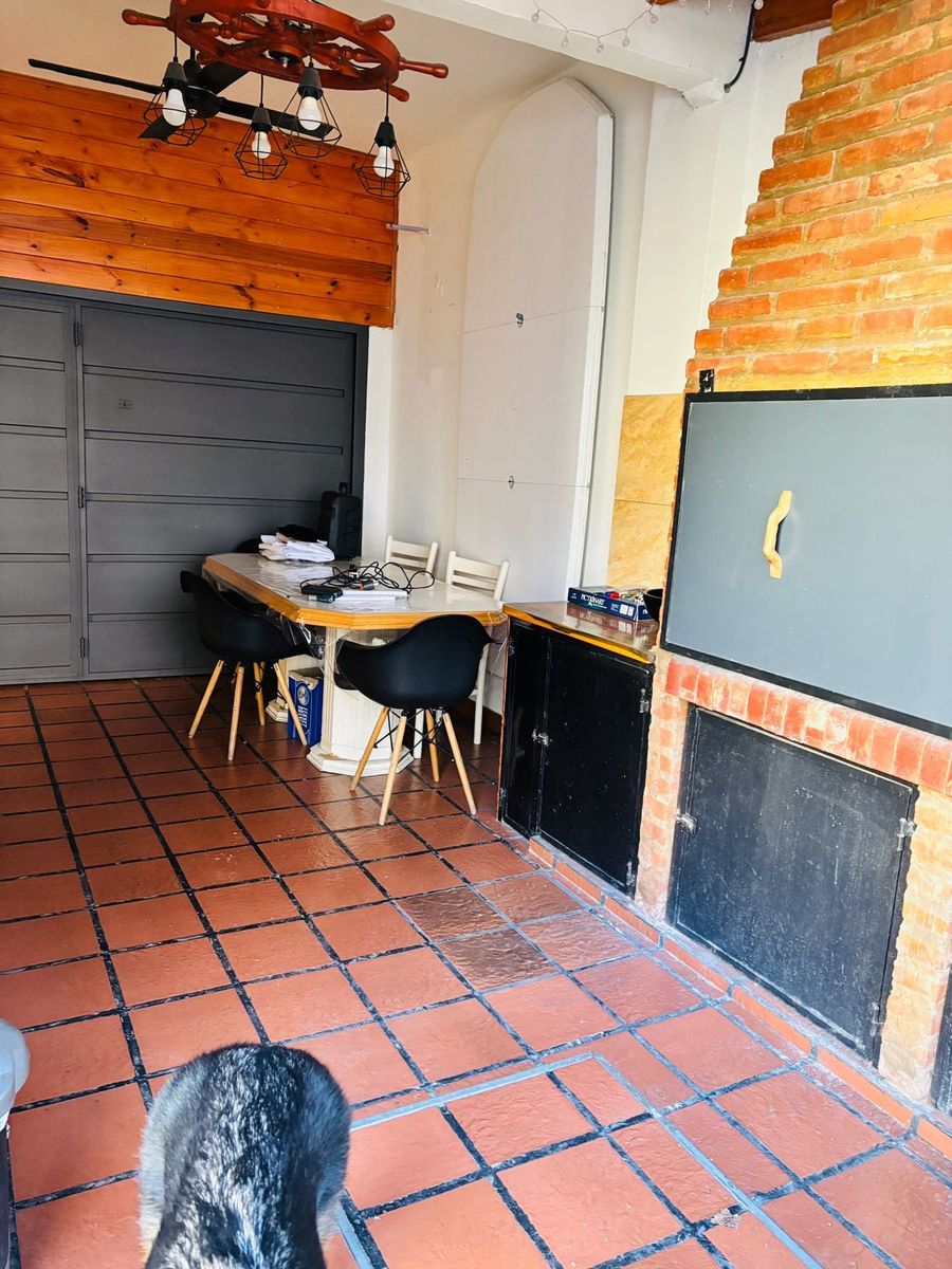CASA EN LOTE PROPIO CON FONDO LIBRE Y PISCINA. - 14