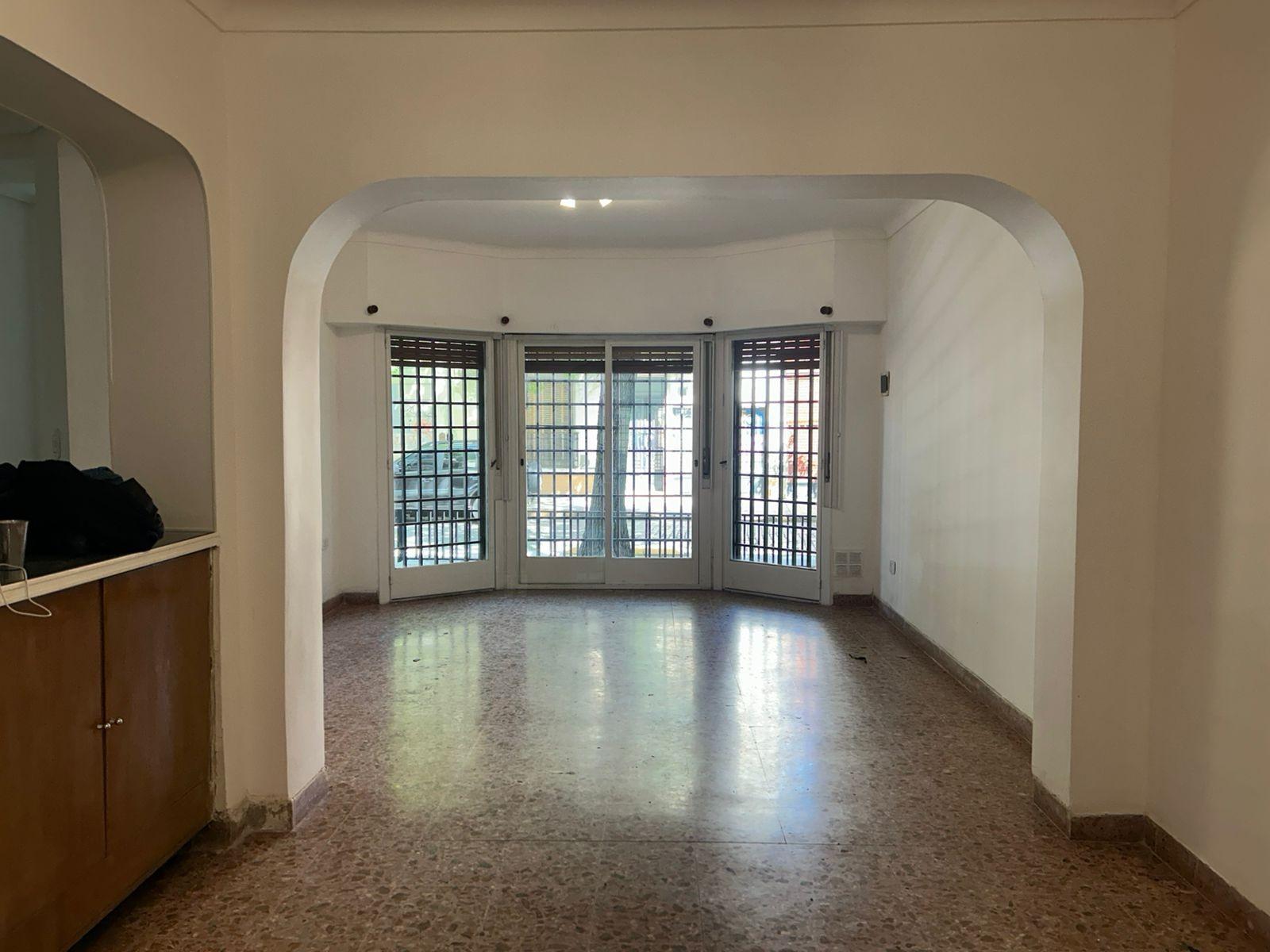 TIPO CASA DE 3 AMBIENTES CON PATIO, ENTRADA INDEPENDIENTE. — foto 3