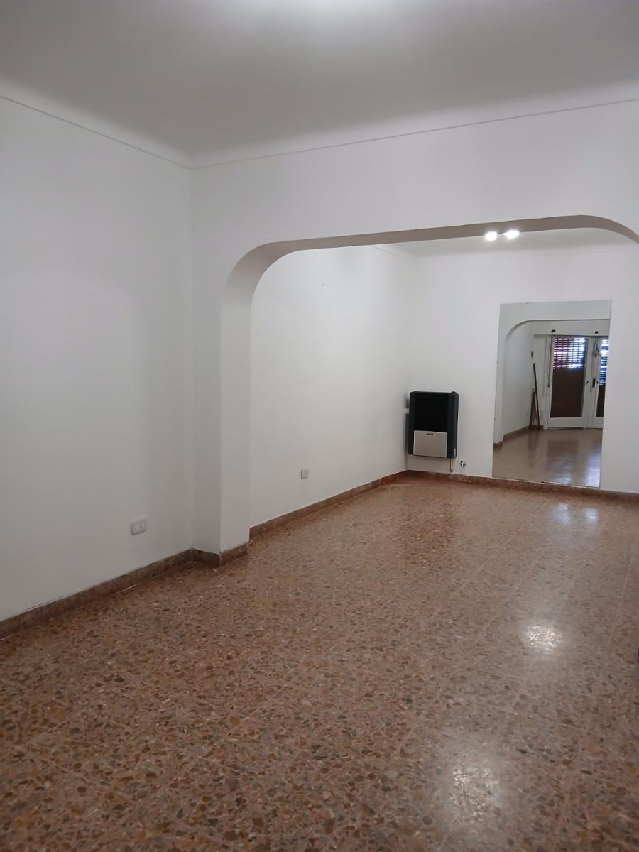 TIPO CASA DE 3 AMBIENTES CON PATIO, ENTRADA INDEPENDIENTE. — foto 4