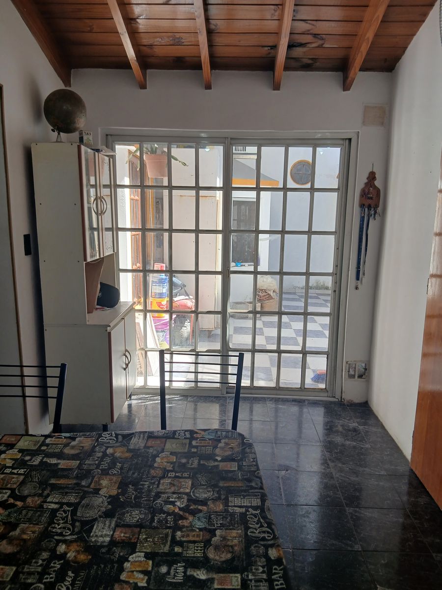 GRAN TIPO CASA DE 4 AMBIENTES CON PATIO Y TERRAZA. — foto 3