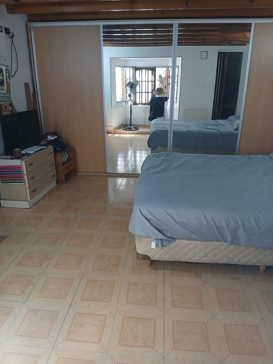 GRAN TIPO CASA DE 4 AMBIENTES CON PATIO Y TERRAZA. — foto 11