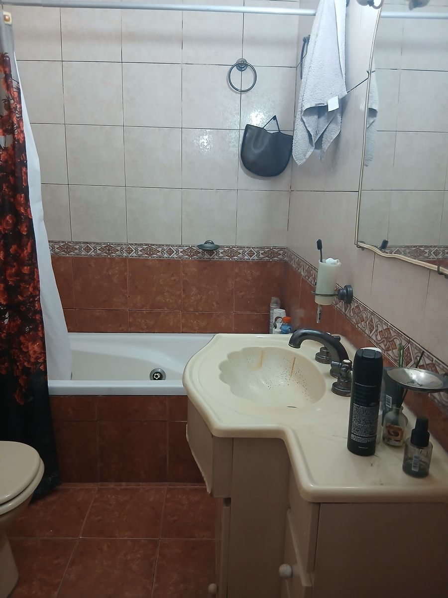 GRAN TIPO CASA DE 4 AMBIENTES CON PATIO Y TERRAZA. — foto 12
