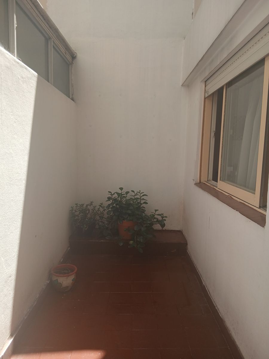 DEPARTAMENTO DE 2 AMBIENTES CON PATIO EN FLORES - 6