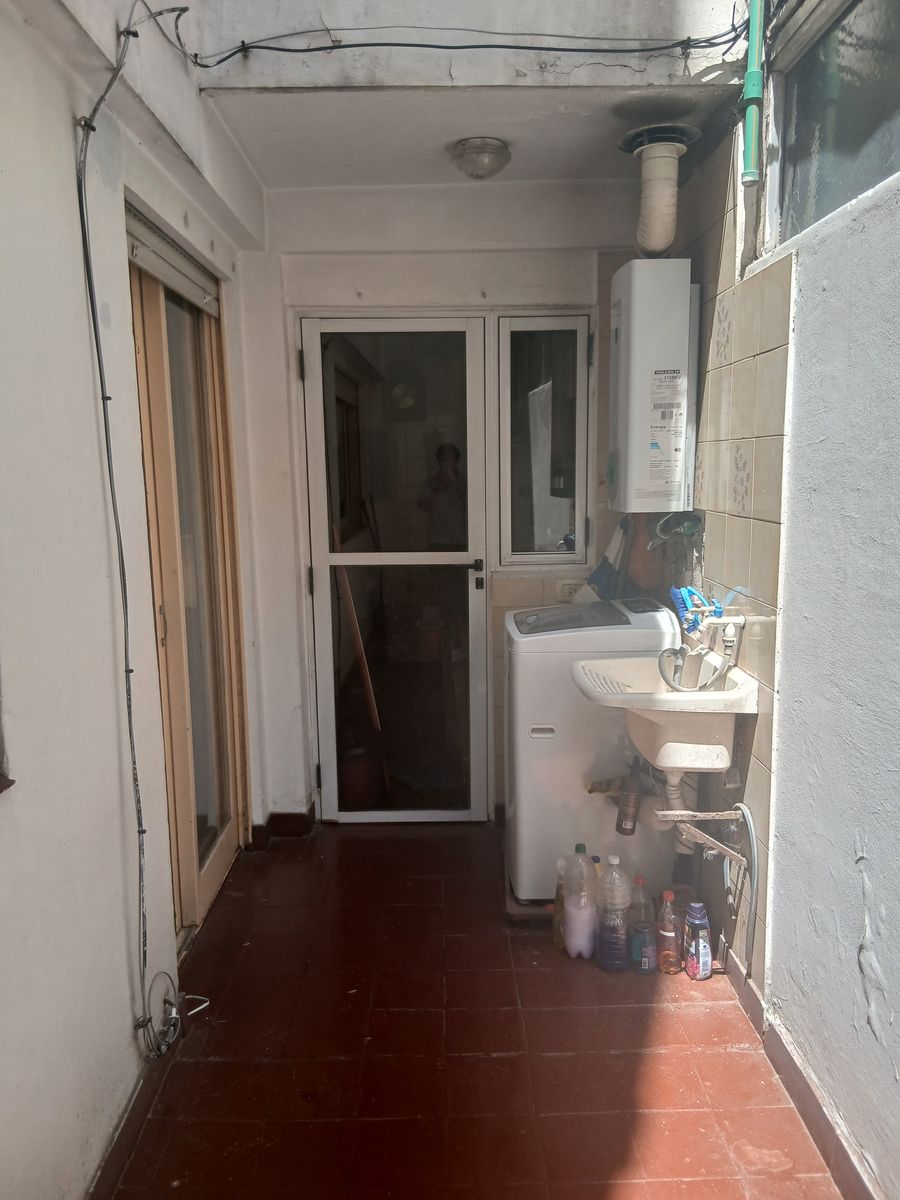 DEPARTAMENTO DE 2 AMBIENTES CON PATIO EN FLORES - 7