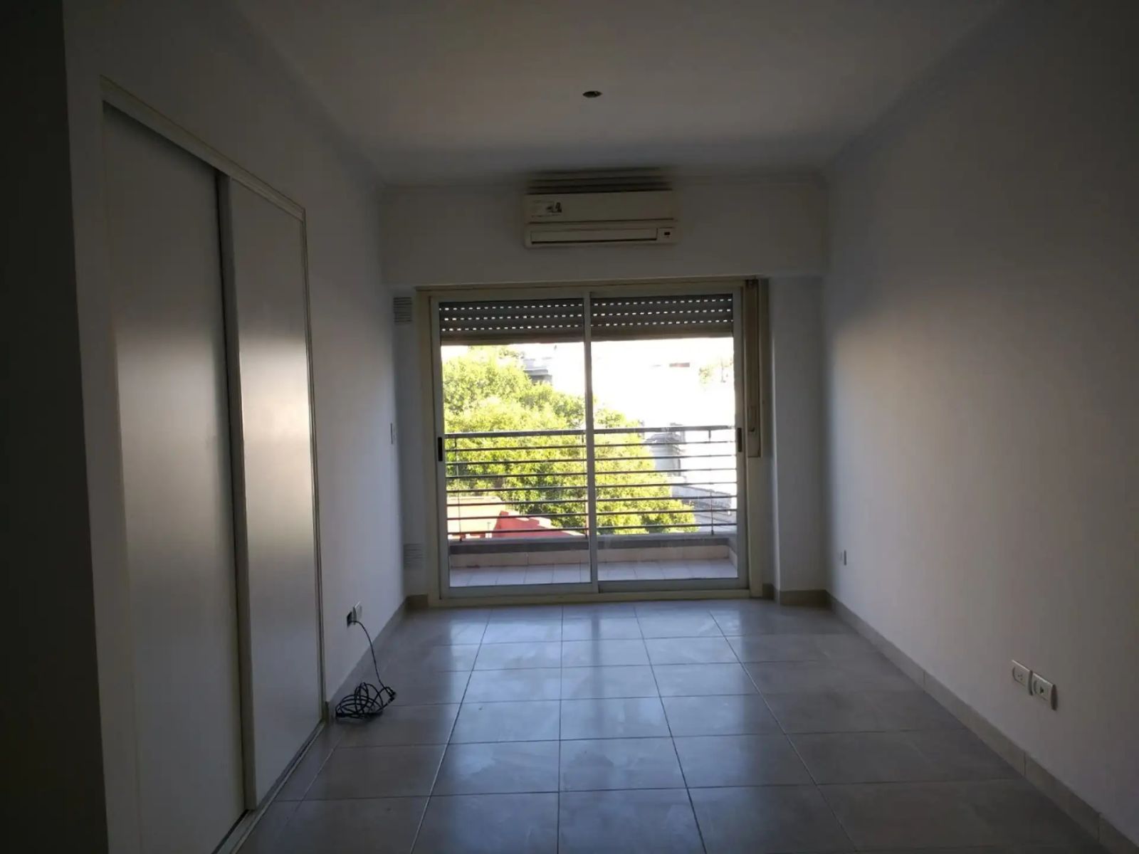 MONOAMBIENTE AL FRENTE CON BALCON EN FLORESTA. IDEAL INVERSOR. - 3