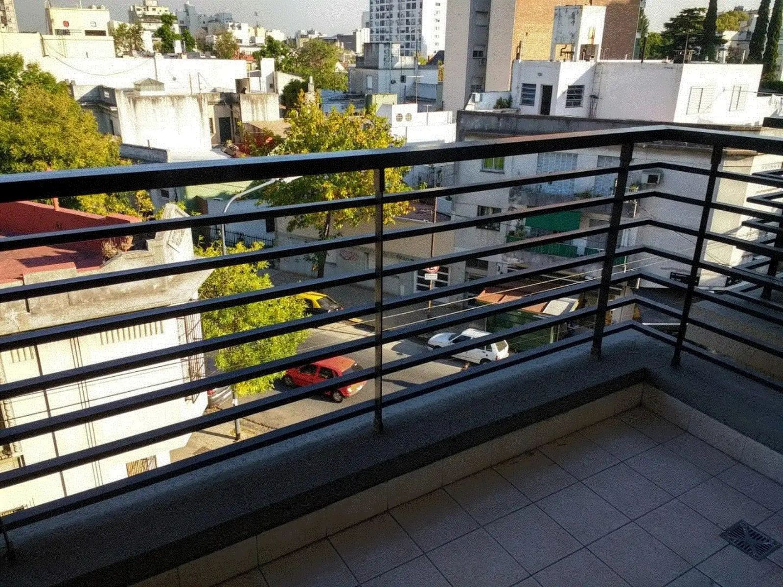 MONOAMBIENTE AL FRENTE CON BALCON EN FLORESTA. IDEAL INVERSOR. - 5