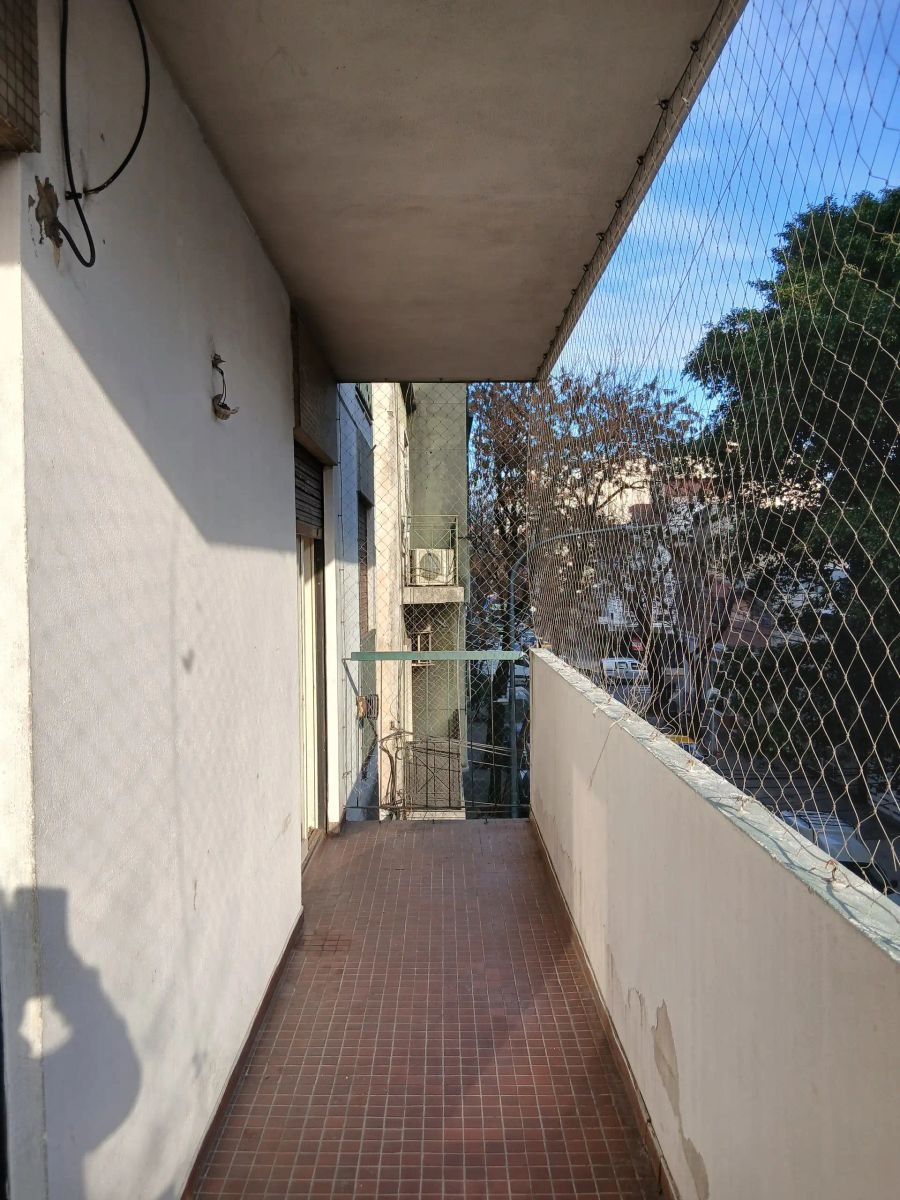 DEPARTAMENTO DE 3 AMBIENTES AL FRENTE CON BALCON CORRIDO - 3