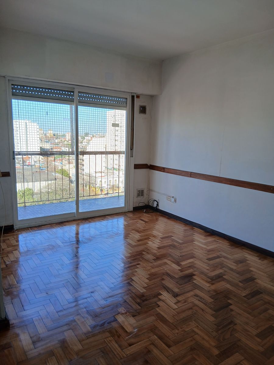 DEPARTAMENTO DE 3 AMBIENTES AMPLIOS CON BALCON EN FLORESTA - 2