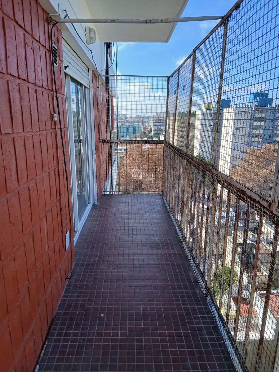 DEPARTAMENTO DE 3 AMBIENTES AMPLIOS CON BALCON EN FLORESTA - 4