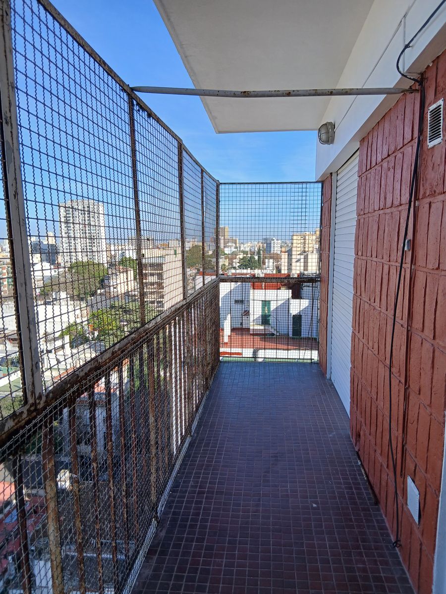 DEPARTAMENTO DE 3 AMBIENTES AMPLIOS CON BALCON EN FLORESTA - 5