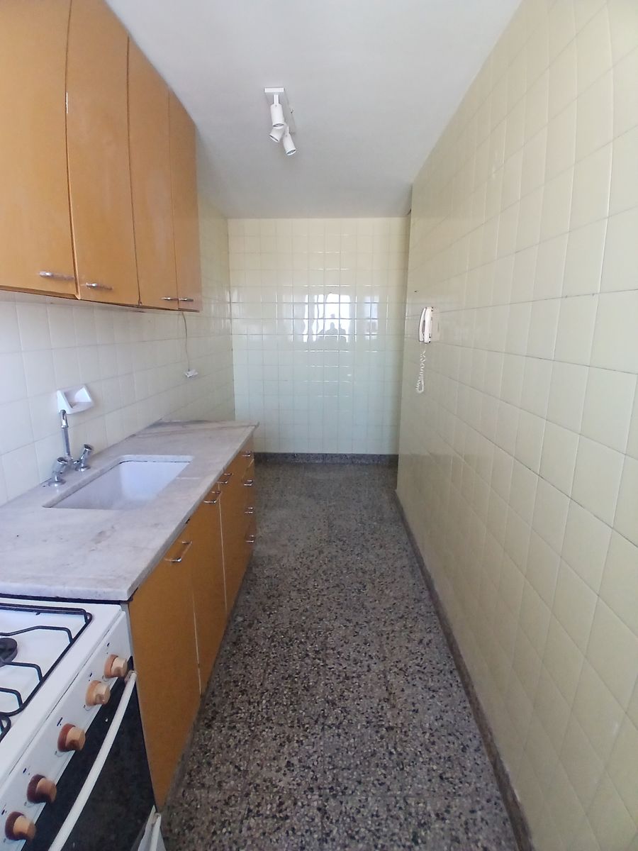 DEPARTAMENTO DE 3 AMBIENTES AMPLIOS CON BALCON EN FLORESTA - 8