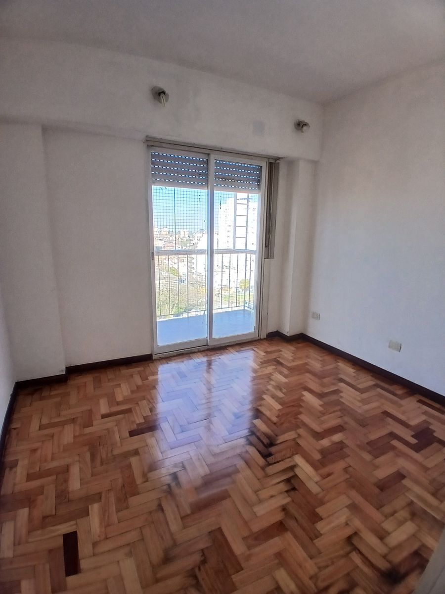 DEPARTAMENTO DE 3 AMBIENTES AMPLIOS CON BALCON EN FLORESTA - 9