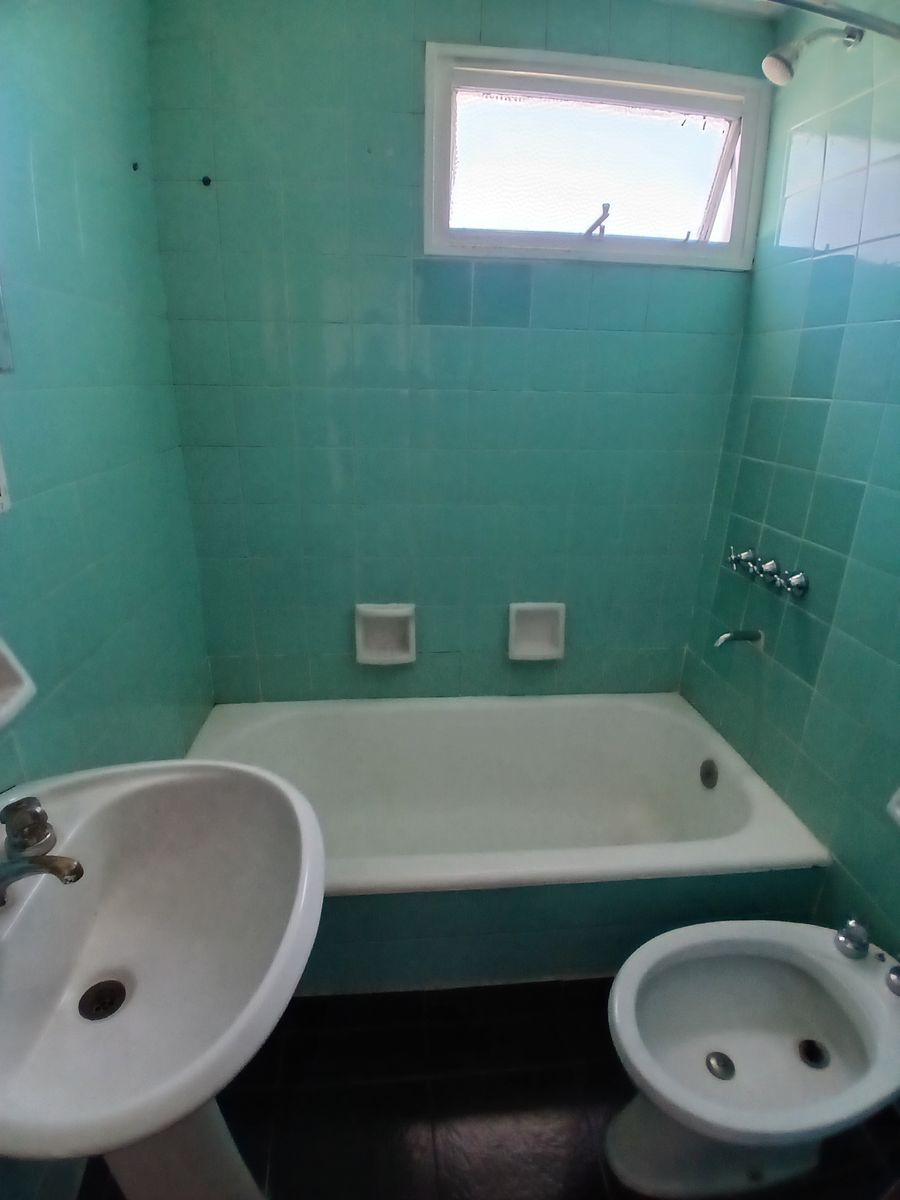DEPARTAMENTO DE 3 AMBIENTES AMPLIOS CON BALCON EN FLORESTA - 11