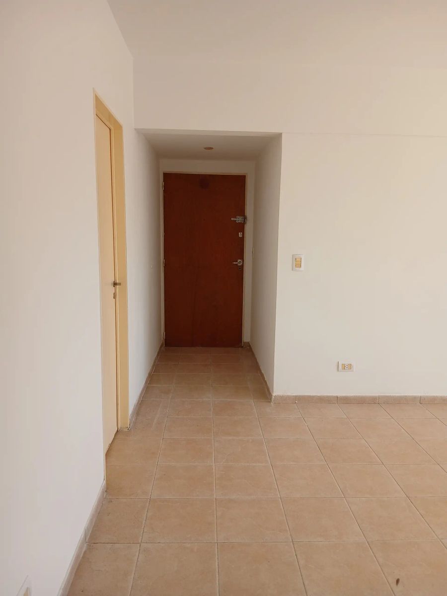 DEPARTAMENTO DE 4 AMBIENTES CON COCHERA CUBIERTA, EN EL EDIFICIO MAS BUSCADO DE FLORESTA, FRENTE A PLAZA VELEZ SARFIELD. - 6