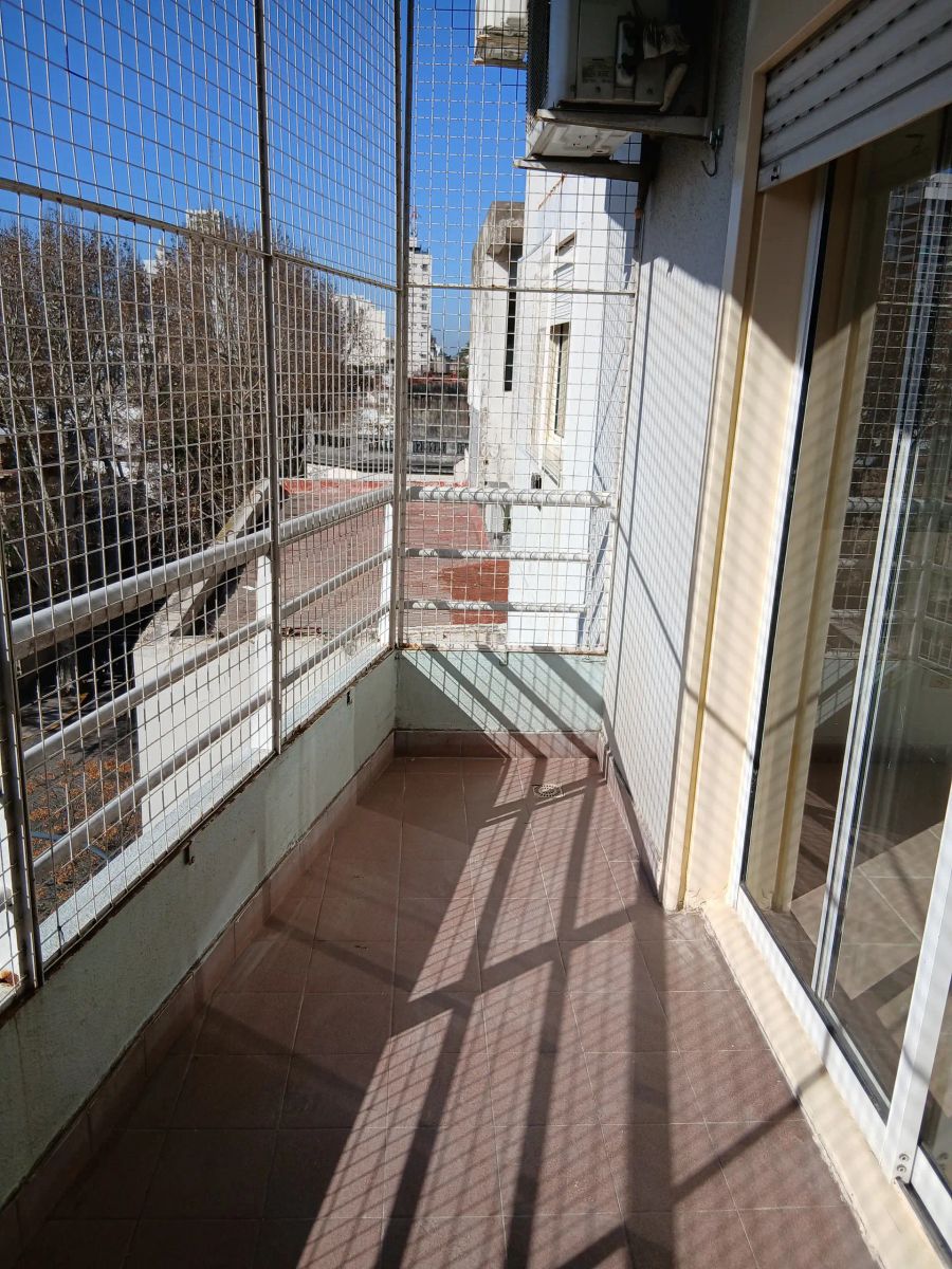 DEPARTAMENTO DE 4 AMBIENTES CON COCHERA CUBIERTA, EN EL EDIFICIO MAS BUSCADO DE FLORESTA, FRENTE A PLAZA VELEZ SARFIELD. - 8