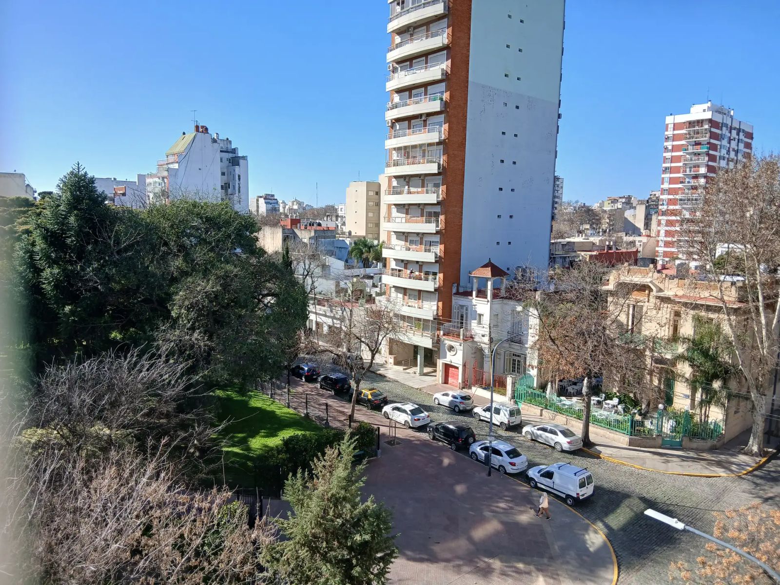 DEPARTAMENTO DE 4 AMBIENTES CON COCHERA CUBIERTA, EN EL EDIFICIO MAS BUSCADO DE FLORESTA, FRENTE A PLAZA VELEZ SARFIELD. - 9