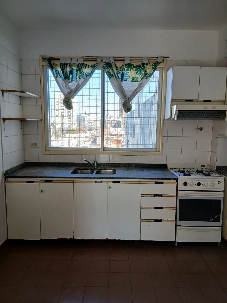 DEPARTAMENTO DE 4 AMBIENTES CON COCHERA CUBIERTA, EN EL EDIFICIO MAS BUSCADO DE FLORESTA, FRENTE A PLAZA VELEZ SARFIELD. - 11
