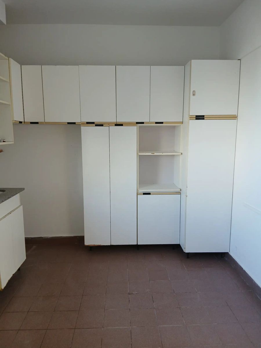 DEPARTAMENTO DE 4 AMBIENTES CON COCHERA CUBIERTA, EN EL EDIFICIO MAS BUSCADO DE FLORESTA, FRENTE A PLAZA VELEZ SARFIELD. - 13