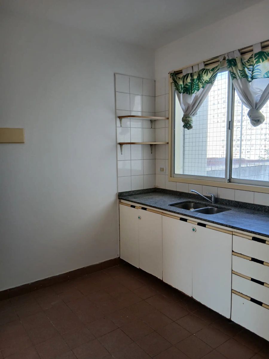 DEPARTAMENTO DE 4 AMBIENTES CON COCHERA CUBIERTA, EN EL EDIFICIO MAS BUSCADO DE FLORESTA, FRENTE A PLAZA VELEZ SARFIELD. - 14
