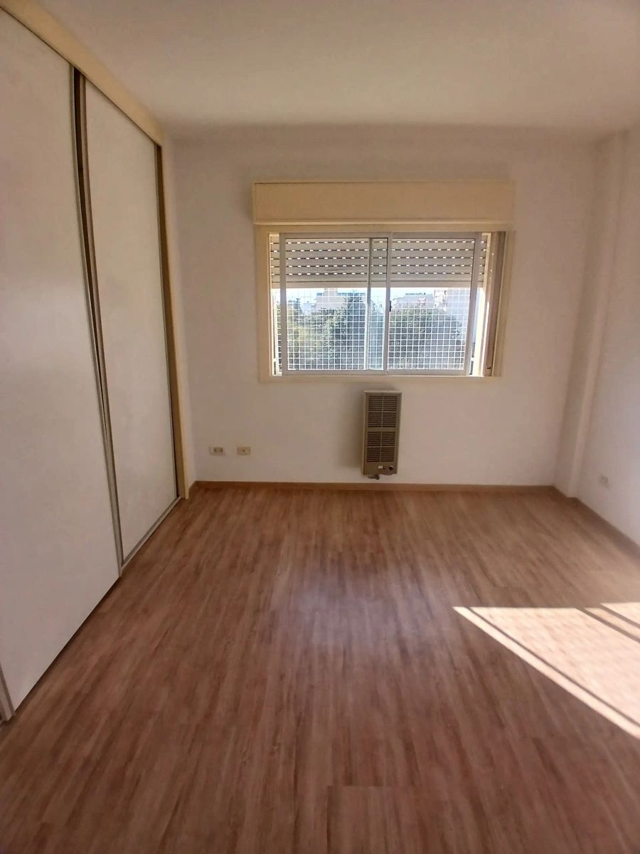 DEPARTAMENTO DE 4 AMBIENTES CON COCHERA CUBIERTA, EN EL EDIFICIO MAS BUSCADO DE FLORESTA, FRENTE A PLAZA VELEZ SARFIELD. - 15