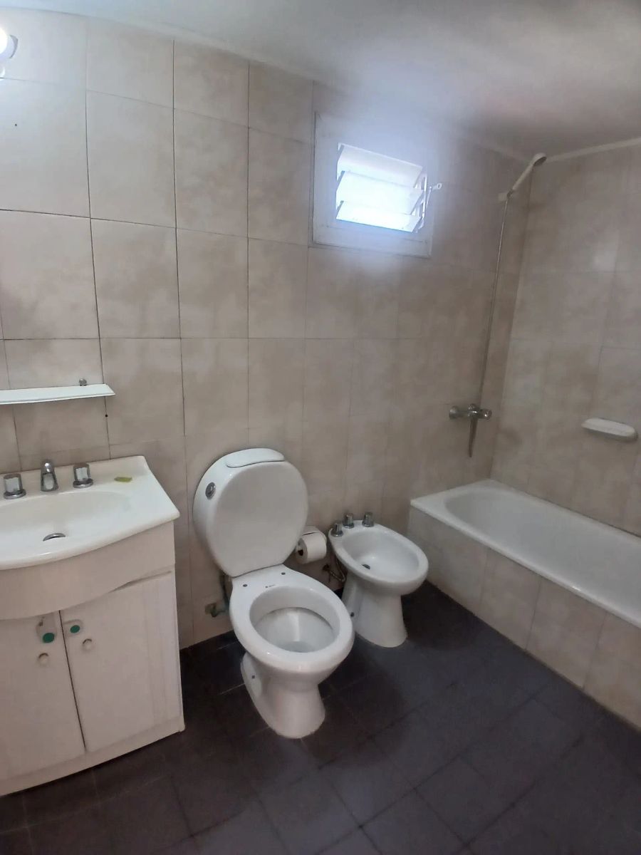 DEPARTAMENTO DE 4 AMBIENTES CON COCHERA CUBIERTA, EN EL EDIFICIO MAS BUSCADO DE FLORESTA, FRENTE A PLAZA VELEZ SARFIELD. - 17