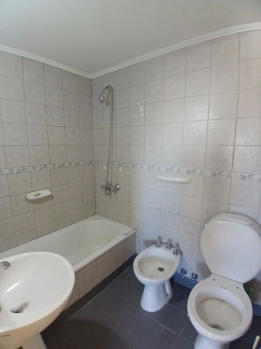 DEPARTAMENTO DE 4 AMBIENTES CON COCHERA CUBIERTA, EN EL EDIFICIO MAS BUSCADO DE FLORESTA, FRENTE A PLAZA VELEZ SARFIELD. - 20