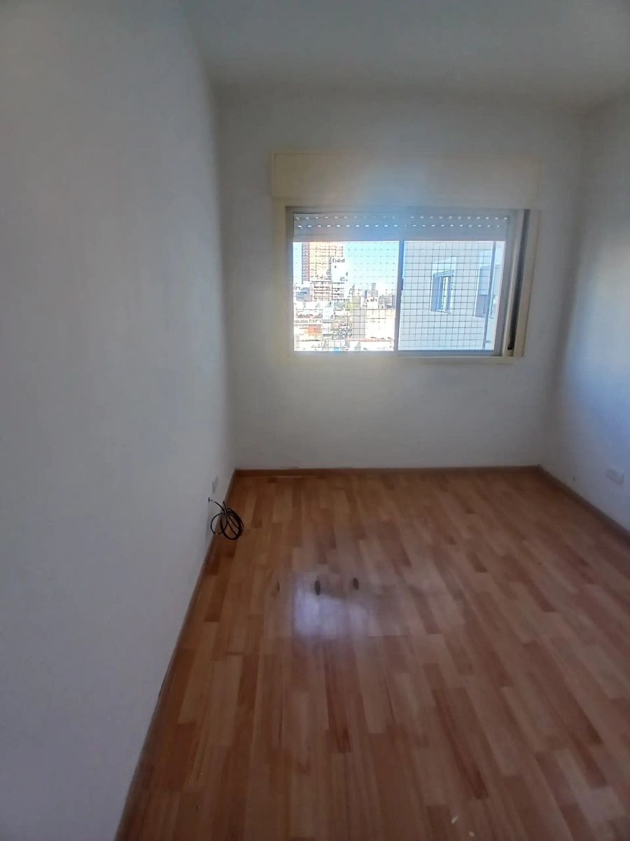 DEPARTAMENTO DE 4 AMBIENTES CON COCHERA CUBIERTA, EN EL EDIFICIO MAS BUSCADO DE FLORESTA, FRENTE A PLAZA VELEZ SARFIELD. - 21