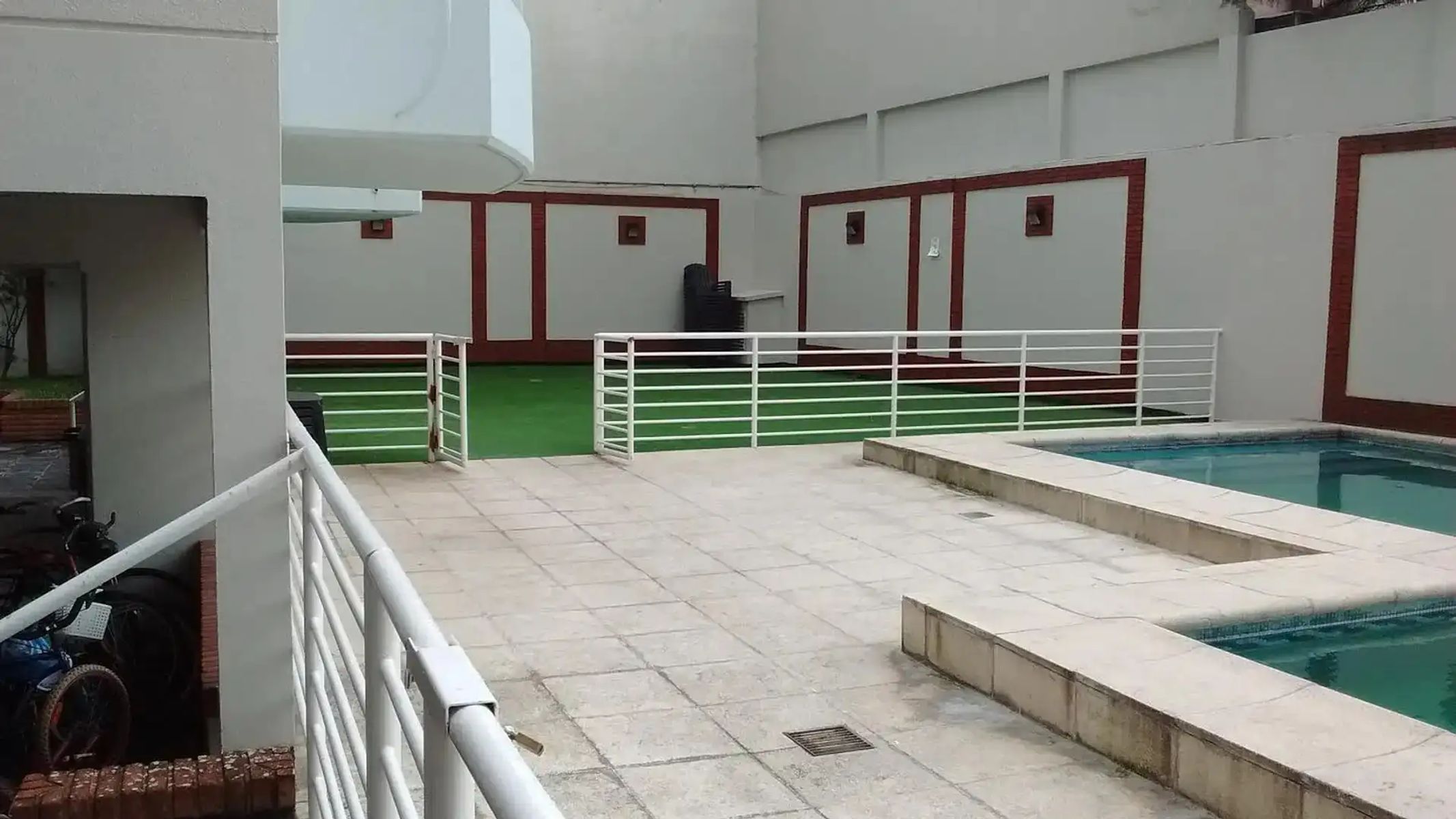 DEPARTAMENTO DE 4 AMBIENTES CON COCHERA CUBIERTA, EN EL EDIFICIO MAS BUSCADO DE FLORESTA, FRENTE A PLAZA VELEZ SARFIELD. - 26