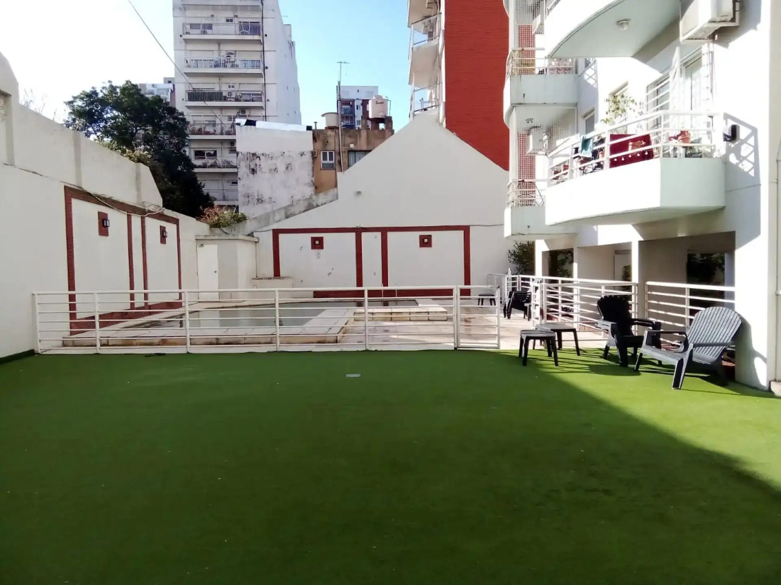 DEPARTAMENTO DE 4 AMBIENTES CON COCHERA CUBIERTA, EN EL EDIFICIO MAS BUSCADO DE FLORESTA, FRENTE A PLAZA VELEZ SARFIELD. - 27
