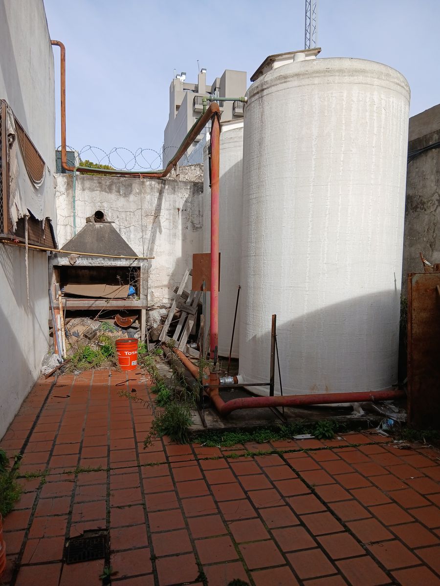 DEPOSITO DE TRES PLANTAS EN DOBLE LOTE. - 26