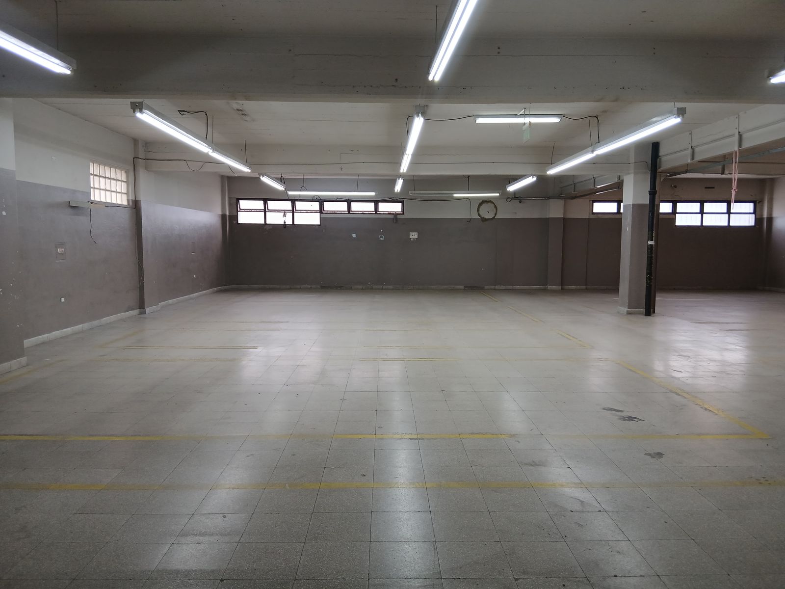 DEPOSITO DE TRES PLANTAS EN DOBLE LOTE. - 11