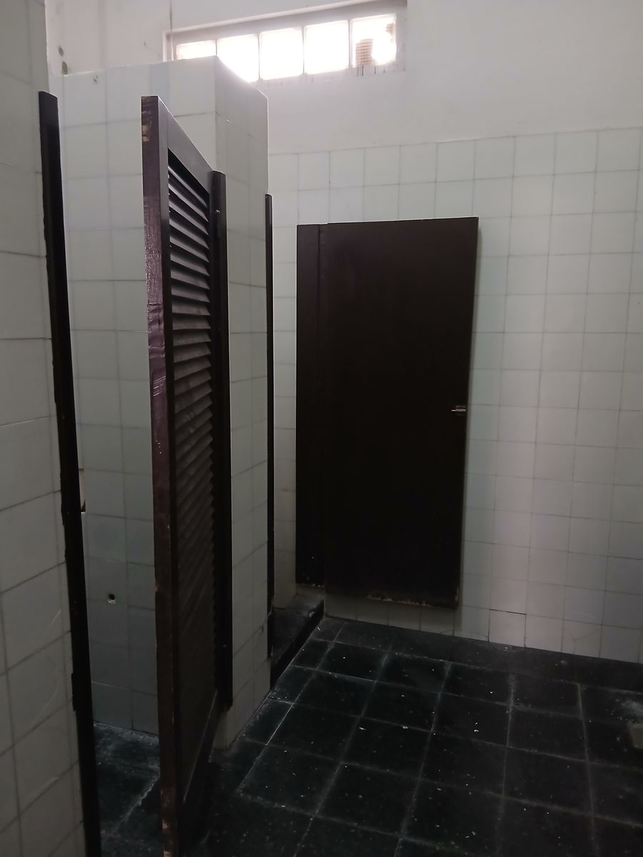 DEPOSITO DE TRES PLANTAS EN DOBLE LOTE. - 18