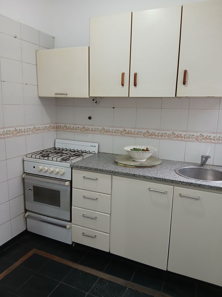 DEPARTAMENTO DE 2 AMBIENTES AL FRENTE CON BALCON EN FLORESTA - 4