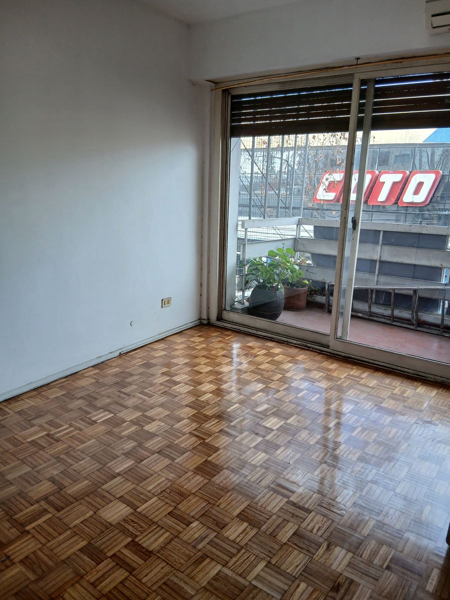 DEPARTAMENTO DE 2 AMBIENTES AL FRENTE CON BALCON EN FLORESTA - 5