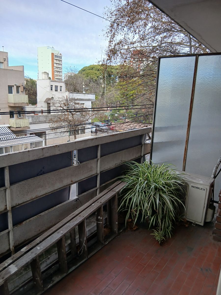DEPARTAMENTO DE 2 AMBIENTES AL FRENTE CON BALCON EN FLORESTA - 9