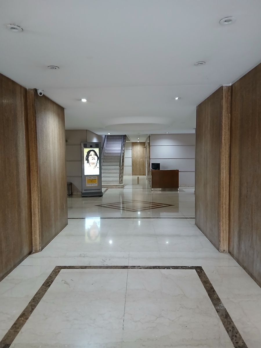 DEPARTAMENTO DE 4 AMBIENTES CON DEPENDENCIA Y ESPACIO GUARDACOCHES CUBIERTO. - 2