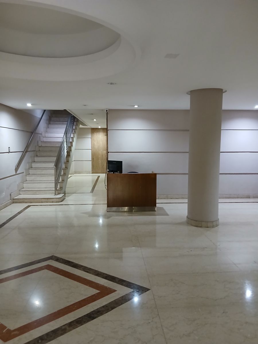 DEPARTAMENTO DE 4 AMBIENTES CON DEPENDENCIA Y ESPACIO GUARDACOCHES CUBIERTO. - 3